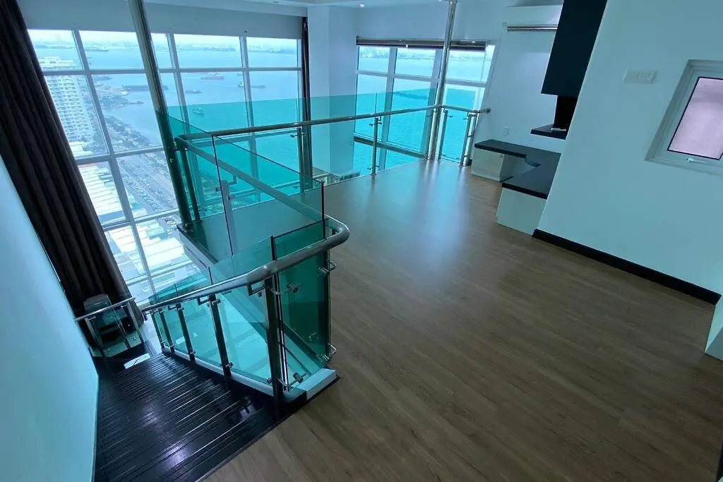 The Maritime Suite @ Panoramic Duplex 海景の家 Jelutong Apartment